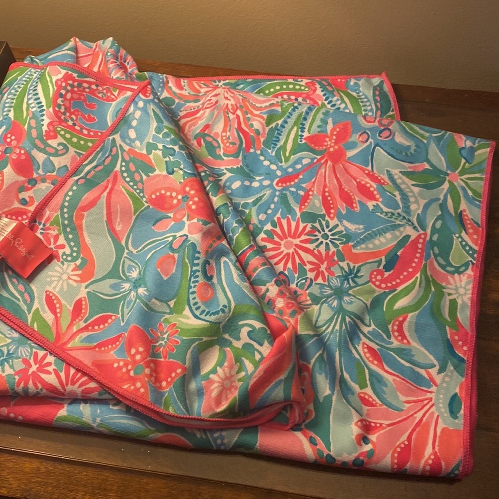 New Lilly Pulitzer Beach Towel - Picture 6 of 10
